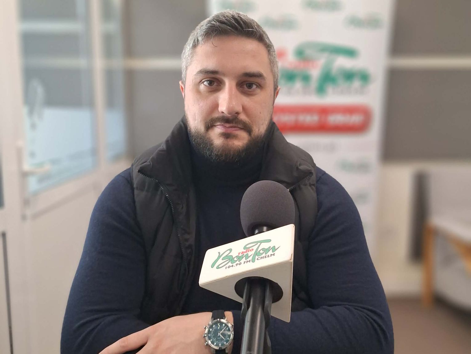 Bezdomne zwierzęta w Chełmie – co dalej ze schroniskiem? Rozmowa z radnym Łukaszem Krzywickim