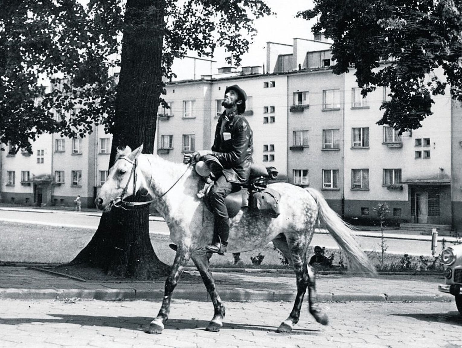 Kroniki miasta. 2000 km w siodle. Włodzimierz "Wowa" Brodecki przemierzał kraj śladami 1. Warszawskiej Samodzielnej Brygady Kawalerii.