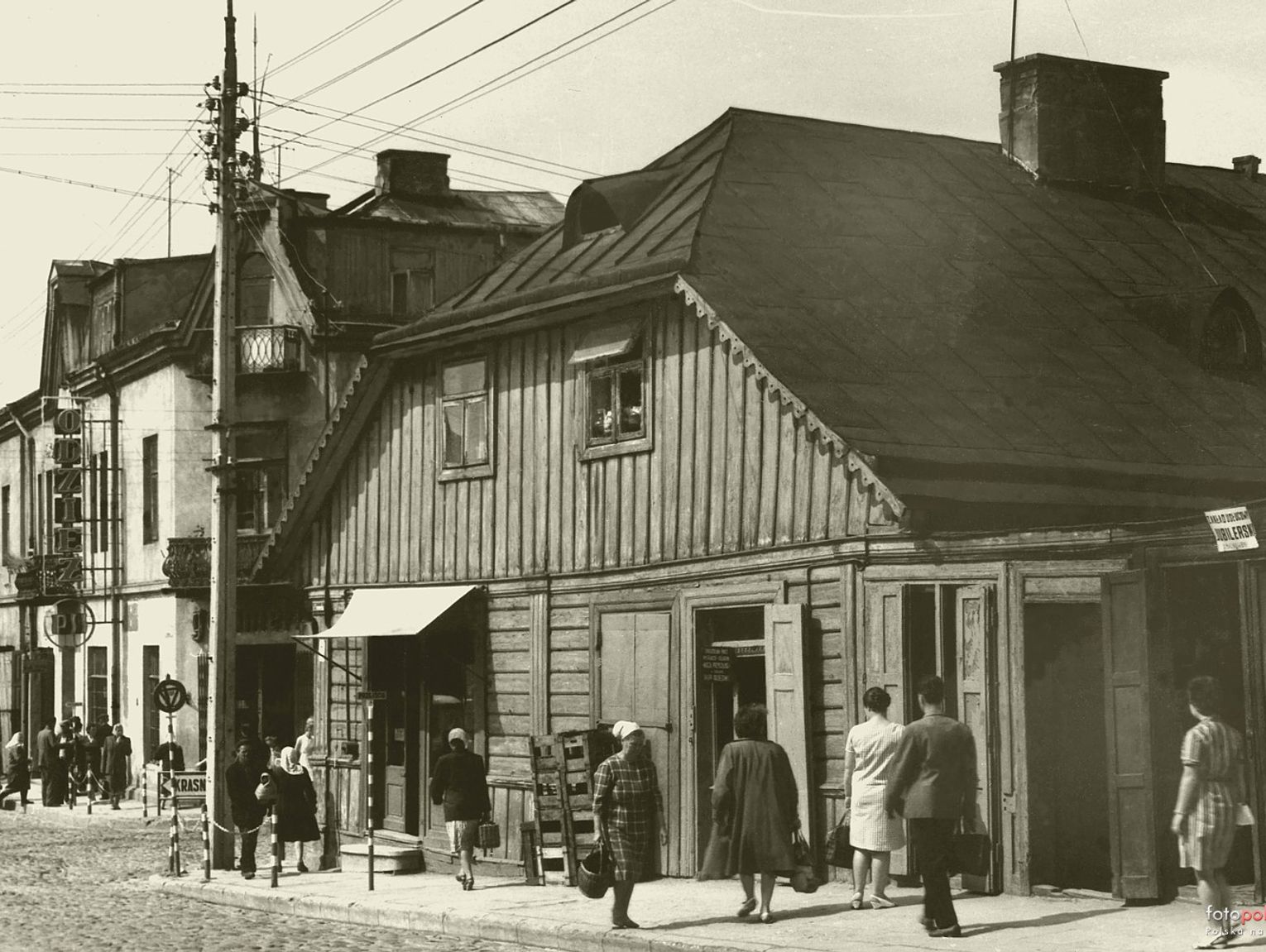 Kroniki miasta. Codzienność "Naszej Przyszłości", sklep dla miłośników fotografowania i festyn w Borku - chełmskie obrazki z 1971 roku
