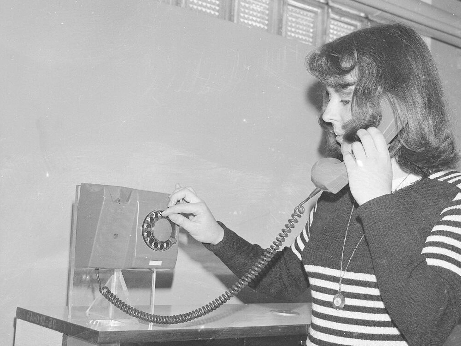 Kroniki miasta. Halo? Halo! Problemy telekomunikacyjne w Chełmie. Aparaty publiczne w 1971 roku