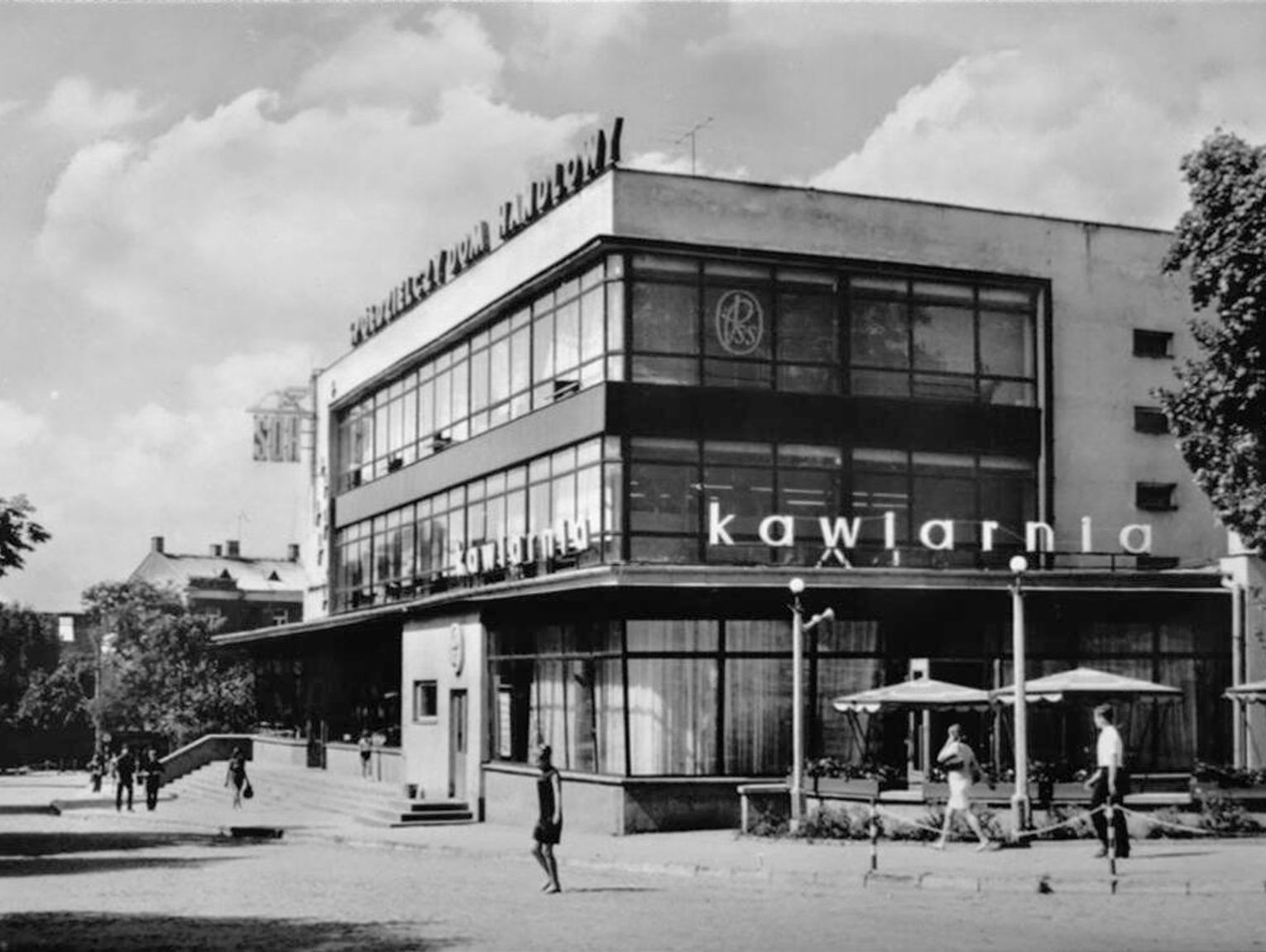 Kroniki miasta. Nie chodź do Kosmosu...klient gani sposób obsługi w kultowej chełmskiej kawiarni. Rok 1971