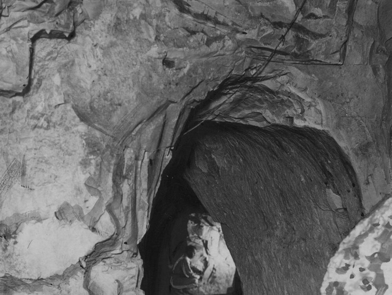 Kroniki miasta. Pierwsze wycieczki po kredowych podziemiach i pewien "kopcący" problem. Chełm, rok 1970.