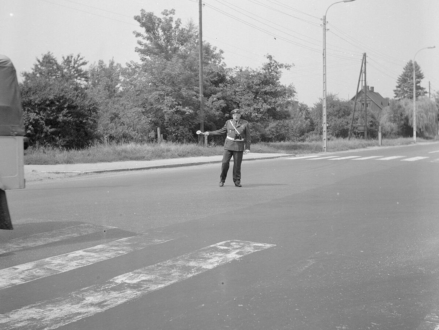 Kroniki miasta. Społeczni inspektorzy i członkowie Ormo na drogach. Sposób na zabezpieczenie porządku z 1970 roku.