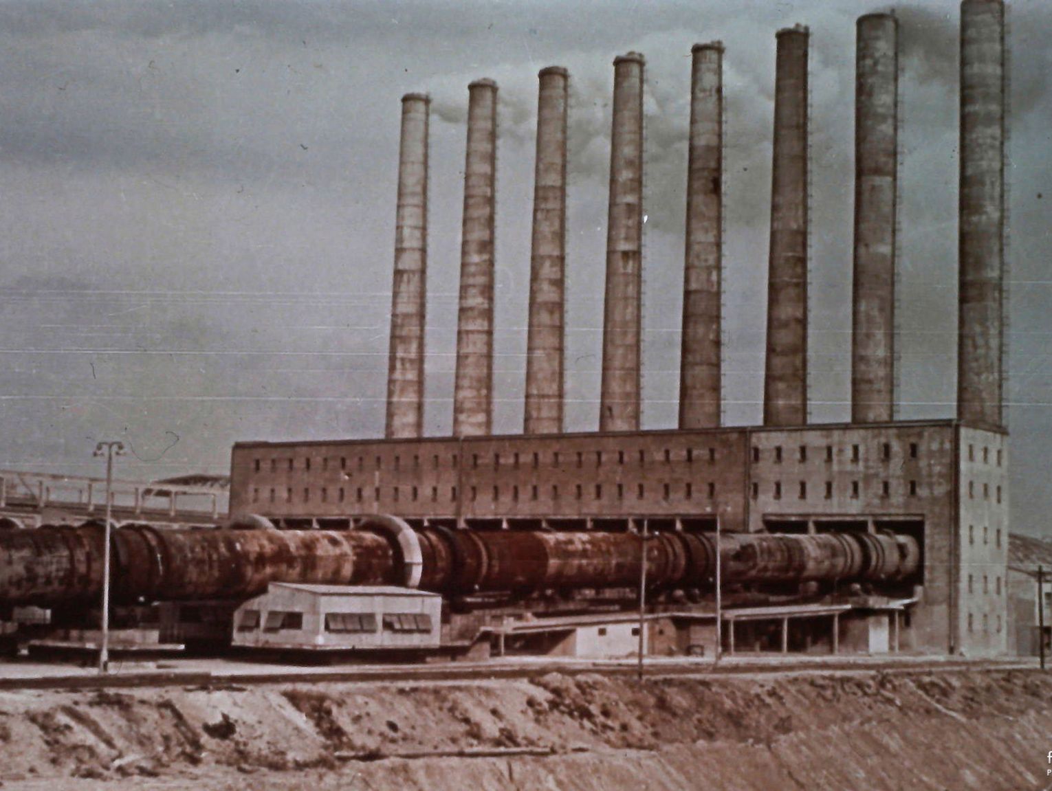 Kroniki miasta. Wycieczki musiały omijać chełmską cementownię. Przerwa w zwiedzaniu latem 1970 roku.