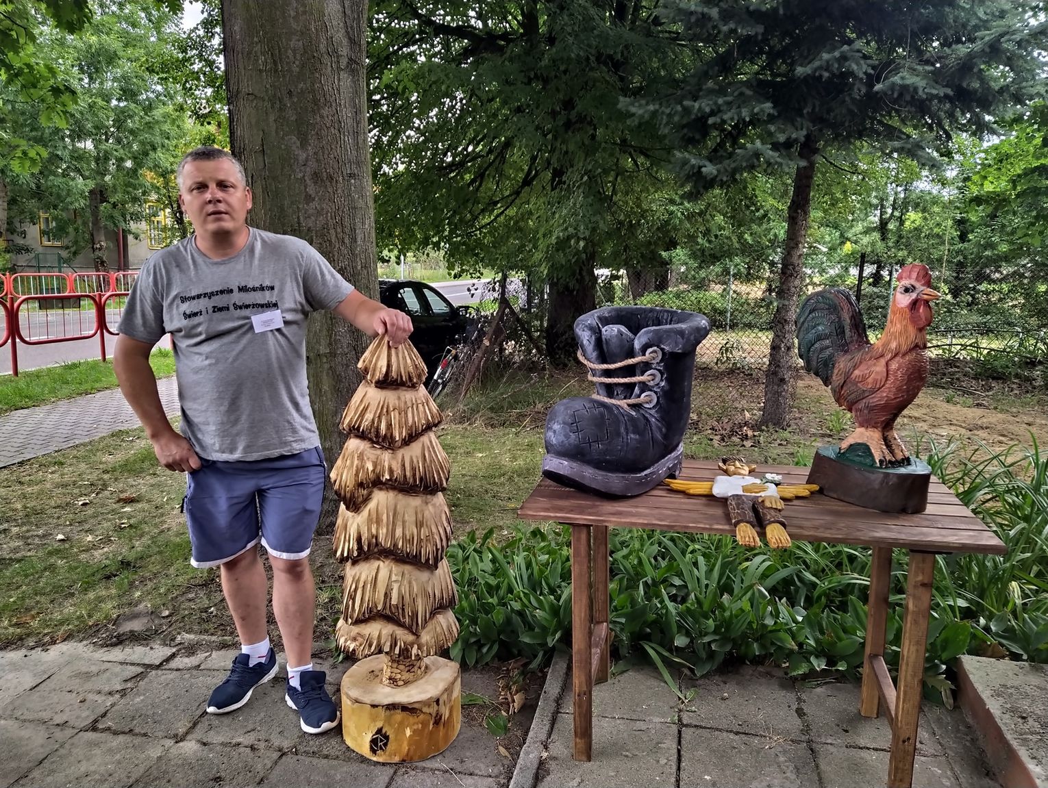 Rafał Jankowski – rzeźbiarz, dla którego każdy sęk ma znaczenie, a każda rysa staje się częścią opowieści