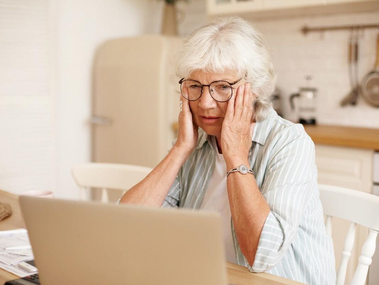 Wiadomości lokalne - 69-letnia mieszkanka naszego regionu straciła ponad 12 000 złotych wpadając w pułapkę oszusta