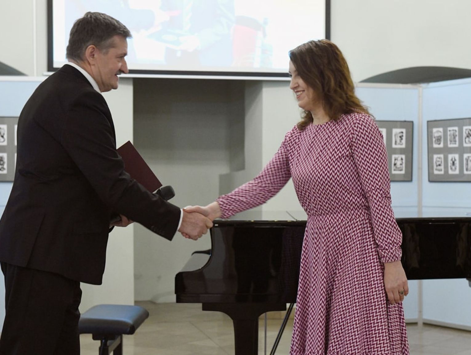 Wiadomości lokalne. Ilona Sawicka z MZCh z Nagrodą Marszałka. Gmina Chełm zaprasza na jarmark świąteczny