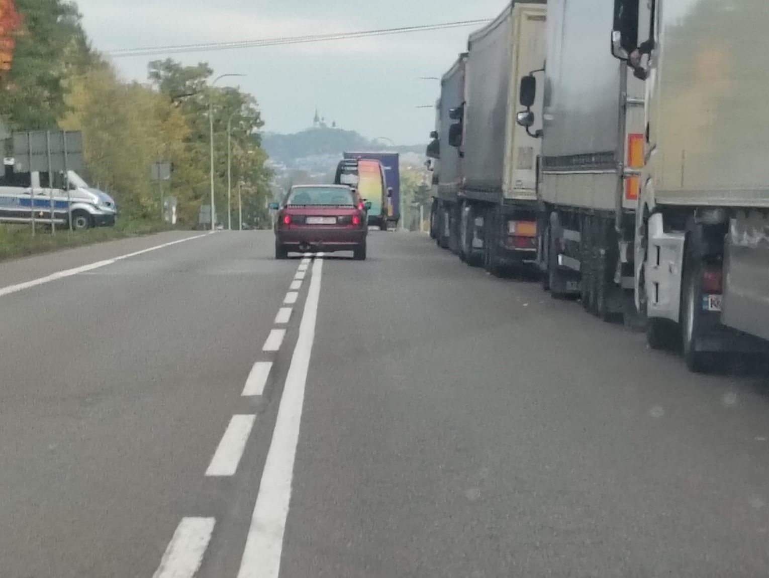 Wiadomości lokalne. Kolejka do granicy, utrudnienia dla mieszkańców. Policja interweniuje