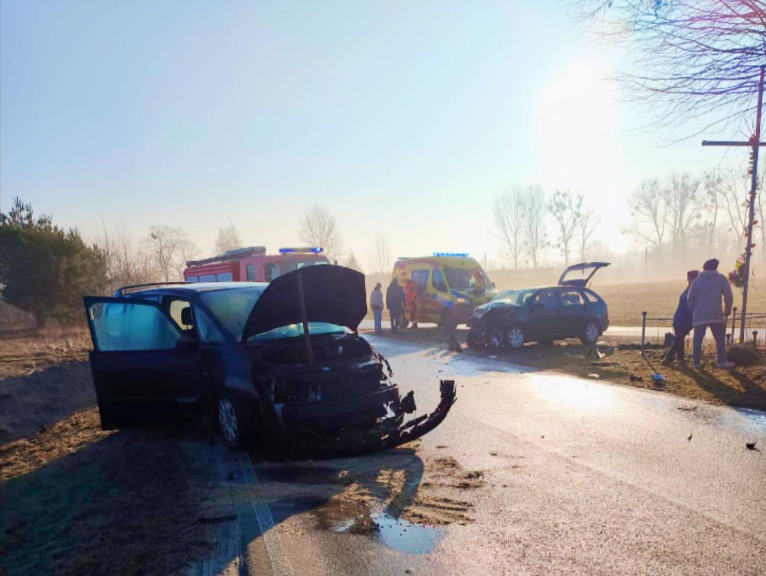 Wiadomości lokalne. Poranne zderzenie w Wólce Kańskiej-Kolonii. Trzy osoby w szpitalu