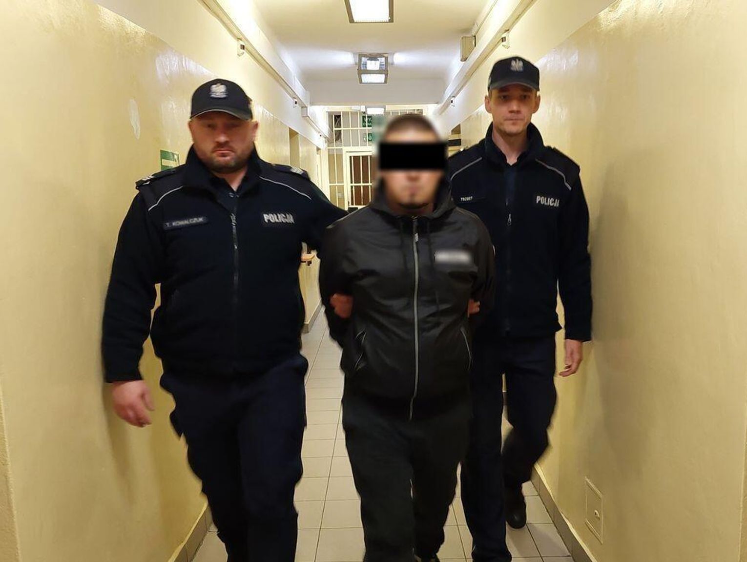 Wiadomości lokalne. Potrącił policjanta i uciekał z narkotykami. 30-latek w tymczasowym areszcie