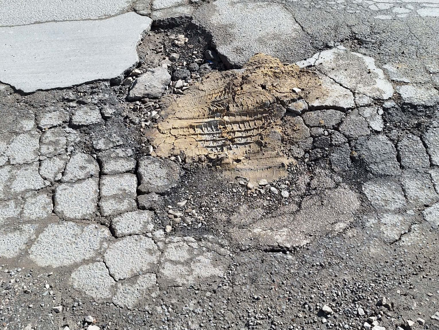 Wiadomości lokalne. Radny zwraca uwagę na stan ulic w Chełmie. Miasto odpowiada