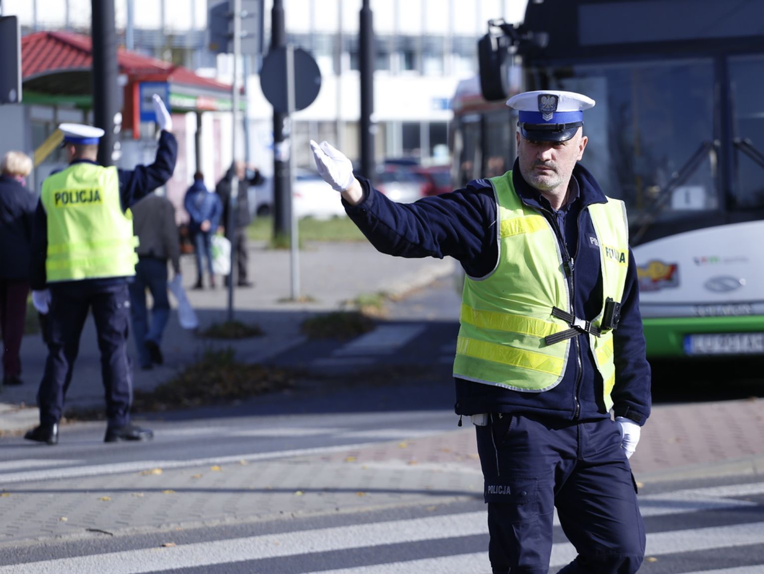 Wiadomości lokalne. Ruch na drogach przed Wszystkich Świętych. Lodowa atrakcja w Krasnymstawie. ZUS zmienia cyfrowe narzędzia dla płatników składek.