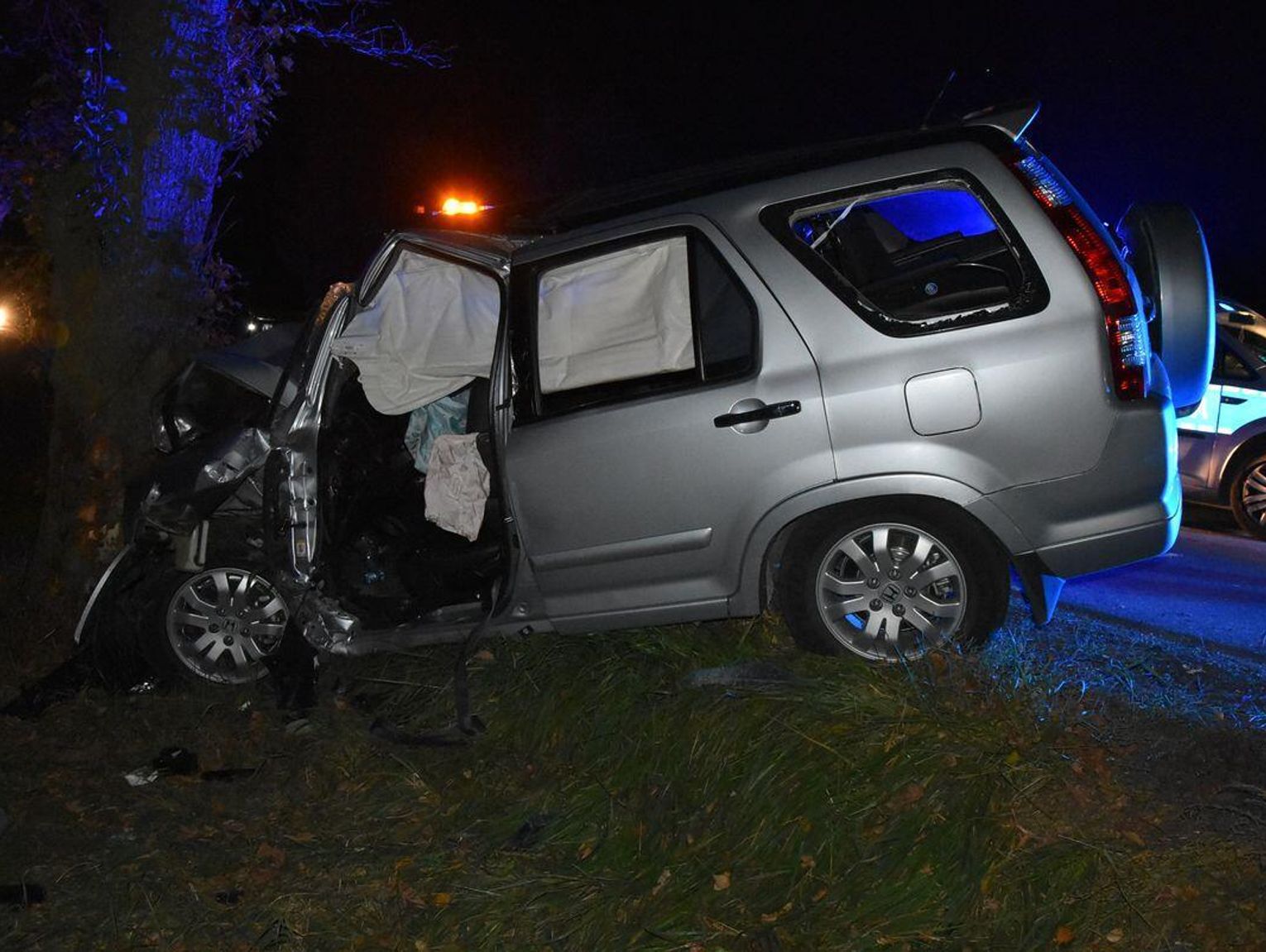 Wiadomości lokalne. Śmiertelne uderzenie w drzewo na krajowej dwunastce. Policja wyjaśnia okoliczności tragedii w Kamionce