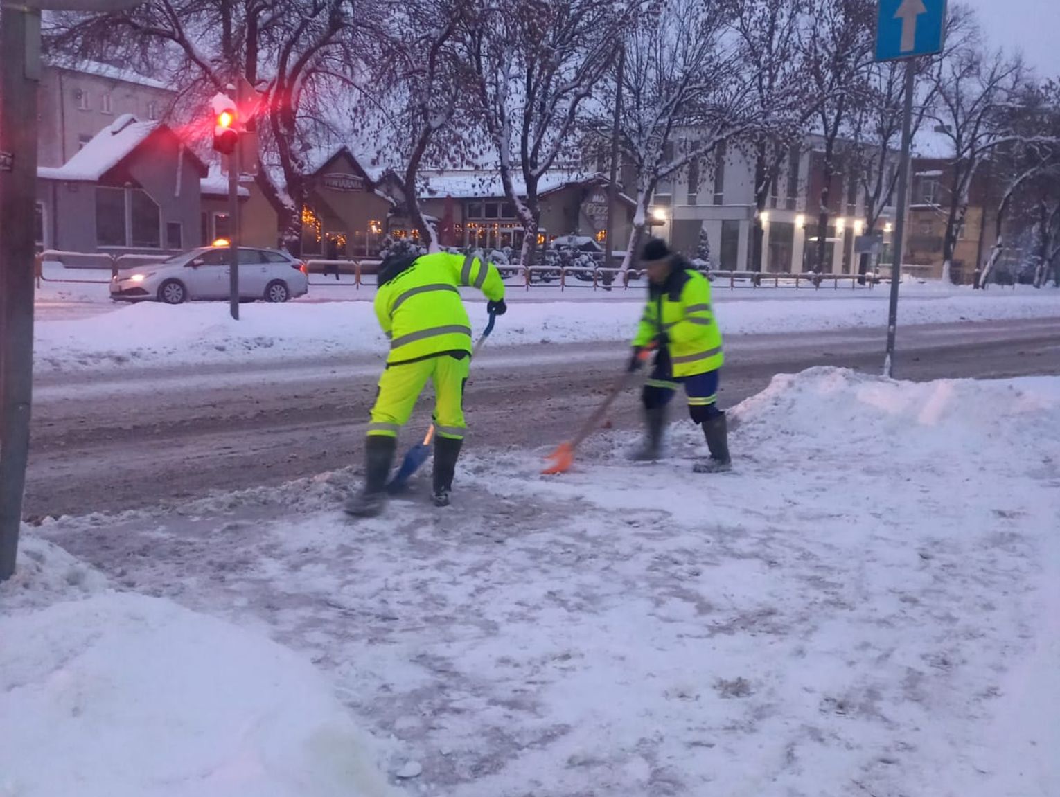 Wiadomości lokalne. Starania trwają, ale zima nie ułatwia zadania. Walka z nadmiarem śniegu w Chełmie