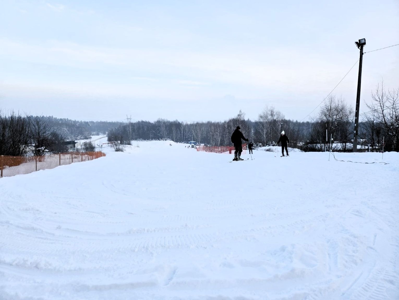Wiadomości lokalne. Stok w Kumowej Dolinie działa. Radiowe Kroniki miasta po raz kolejny na żywo na rzecz WOŚP