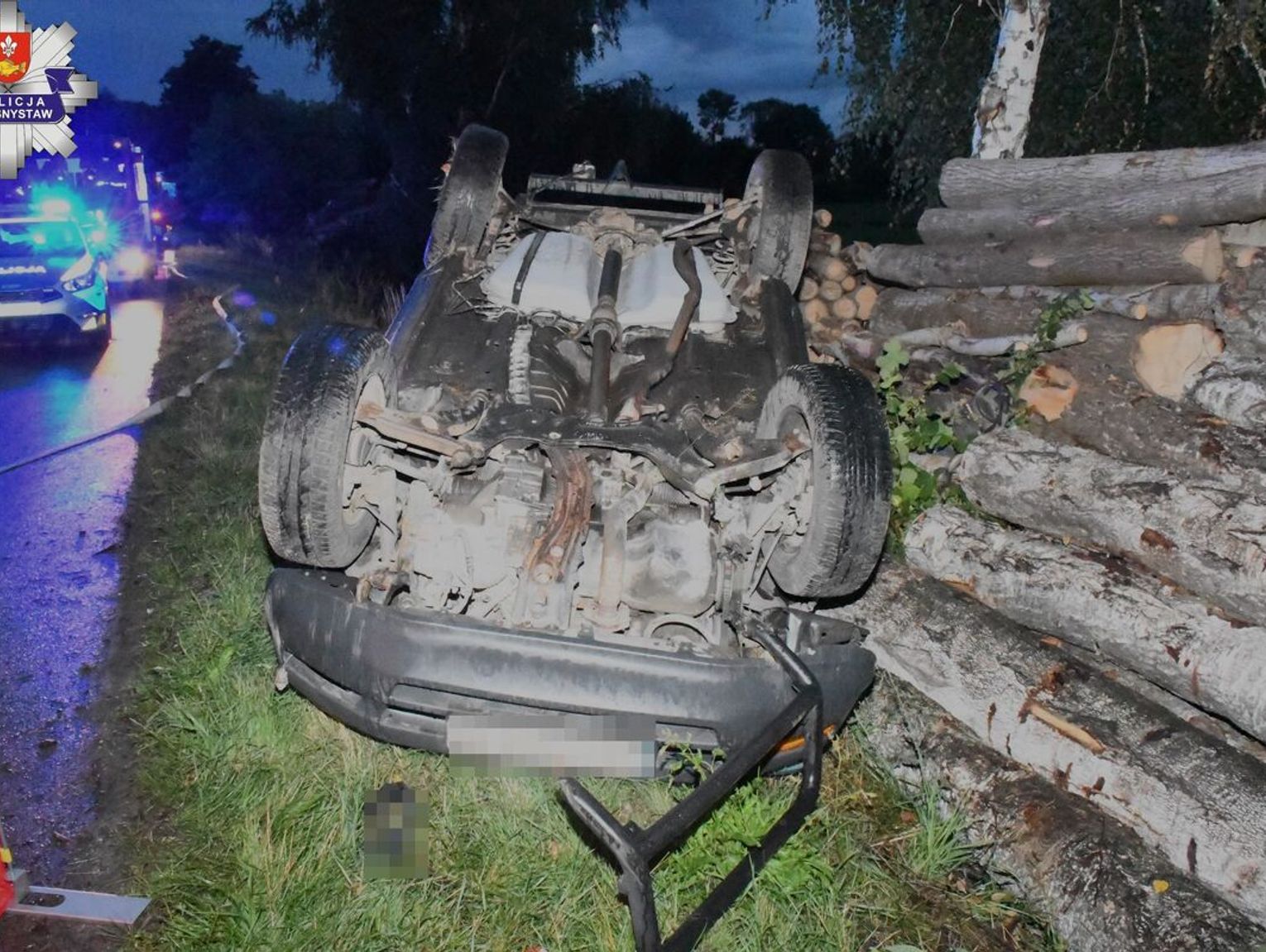 Wiadomości lokalne - Tragiczny wypadek w Borowicy. 34-latek zjechał z drogi i uderzył w stos drewna