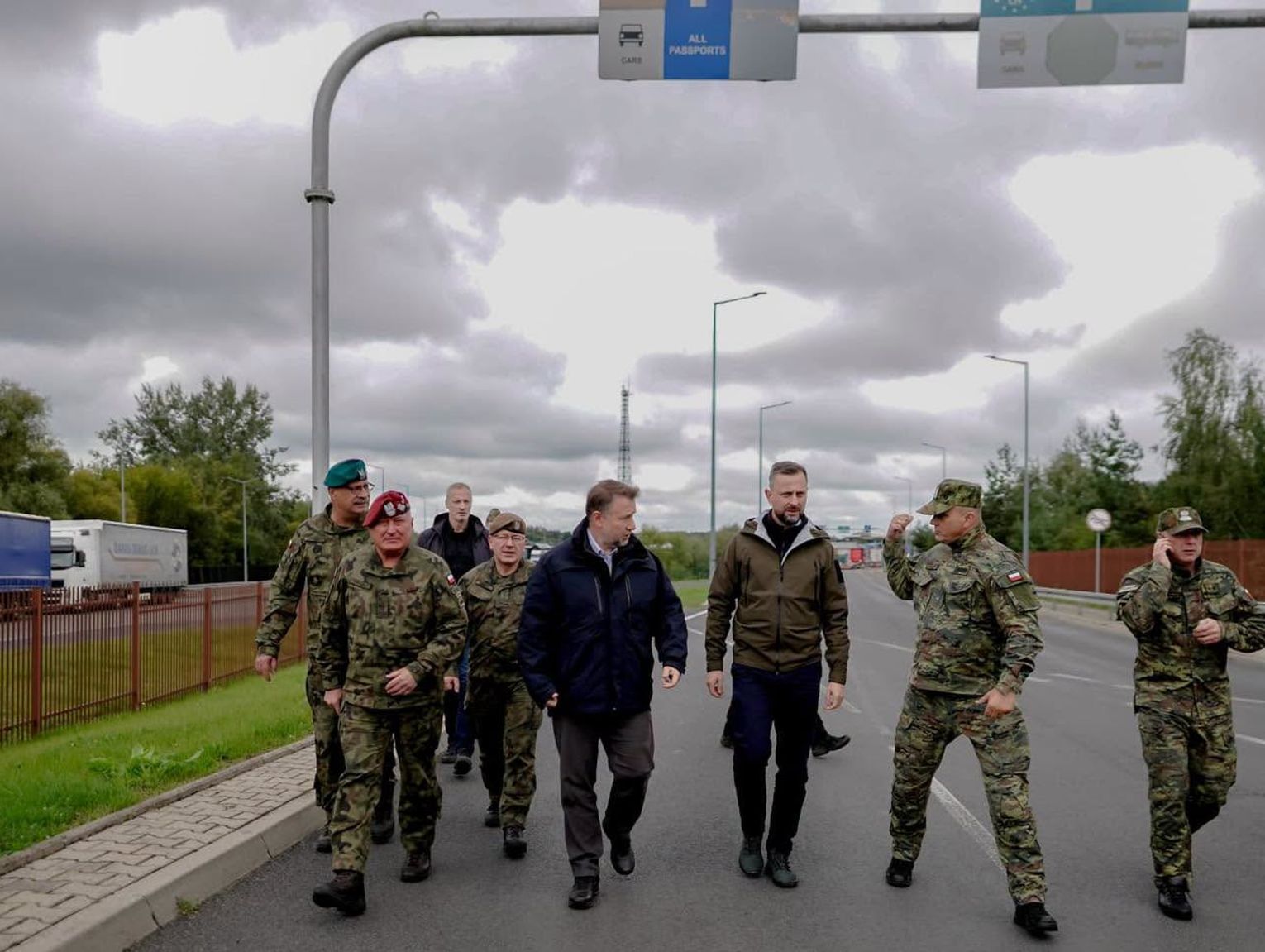 Wiadomości lokalne. Wzmocnione zabezpieczenia na przejściu w Dorohusku