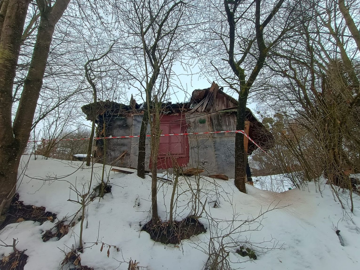 Wiadomości lokalne. Zima zebrała żniwo w powiecie krasnostawskim. Zawalił się dach domu w Ostrzycy