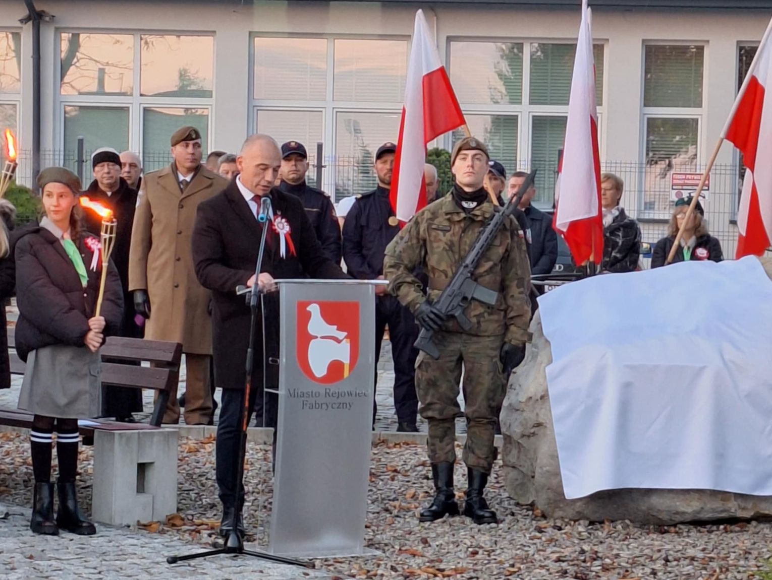 Wiadomości lokalne. Zmiany w uchwale krajobrazowej do konsultacji. Mieszkańcy Rejowca Fabrycznego pamiętają. Rekordowa kwesta na włodawskich cmentarzach.