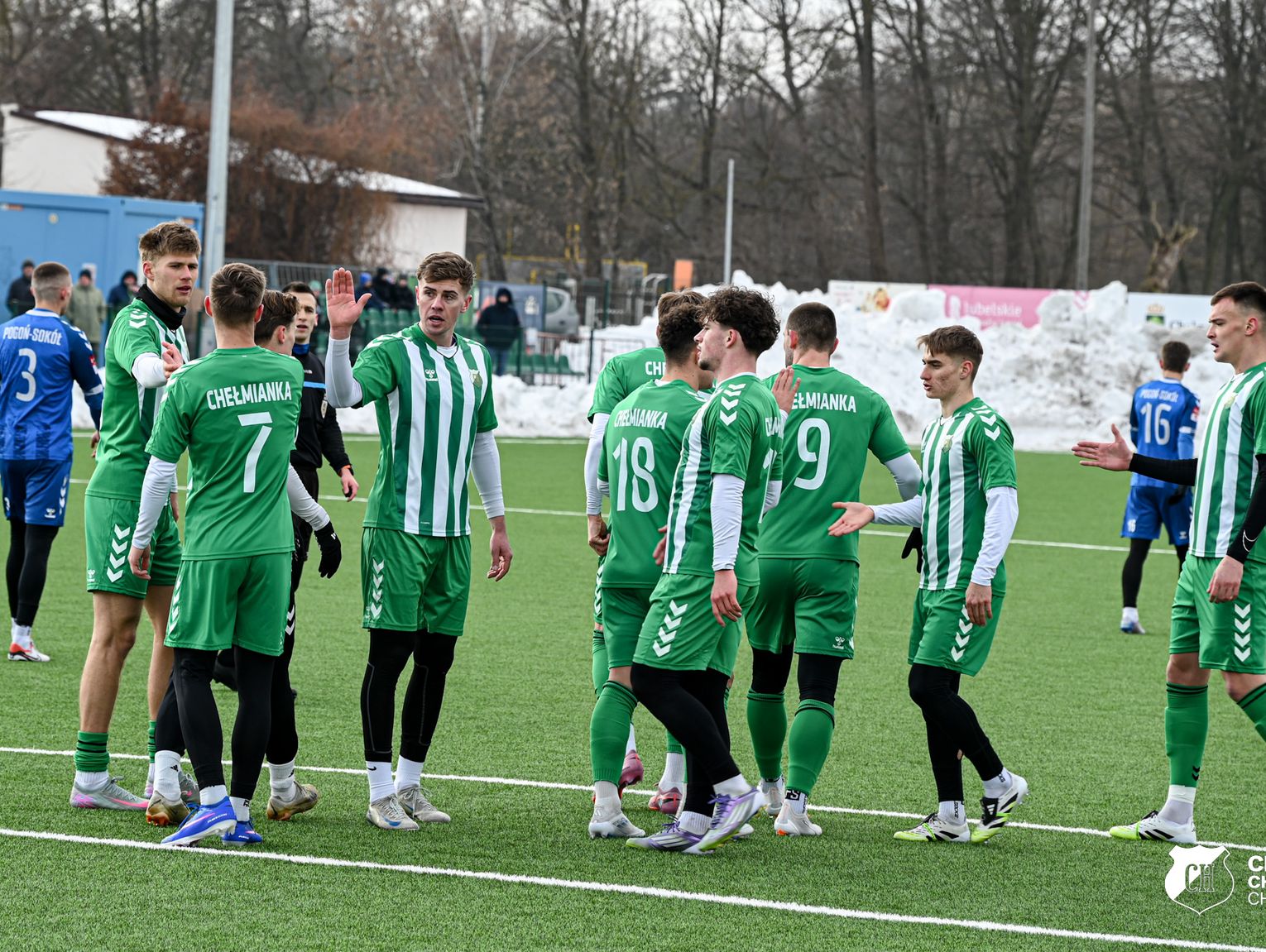 Wiadomości sportowe - Ernest Dorosz triumfuje w oktagonie, Chełmianka górą w sparingu