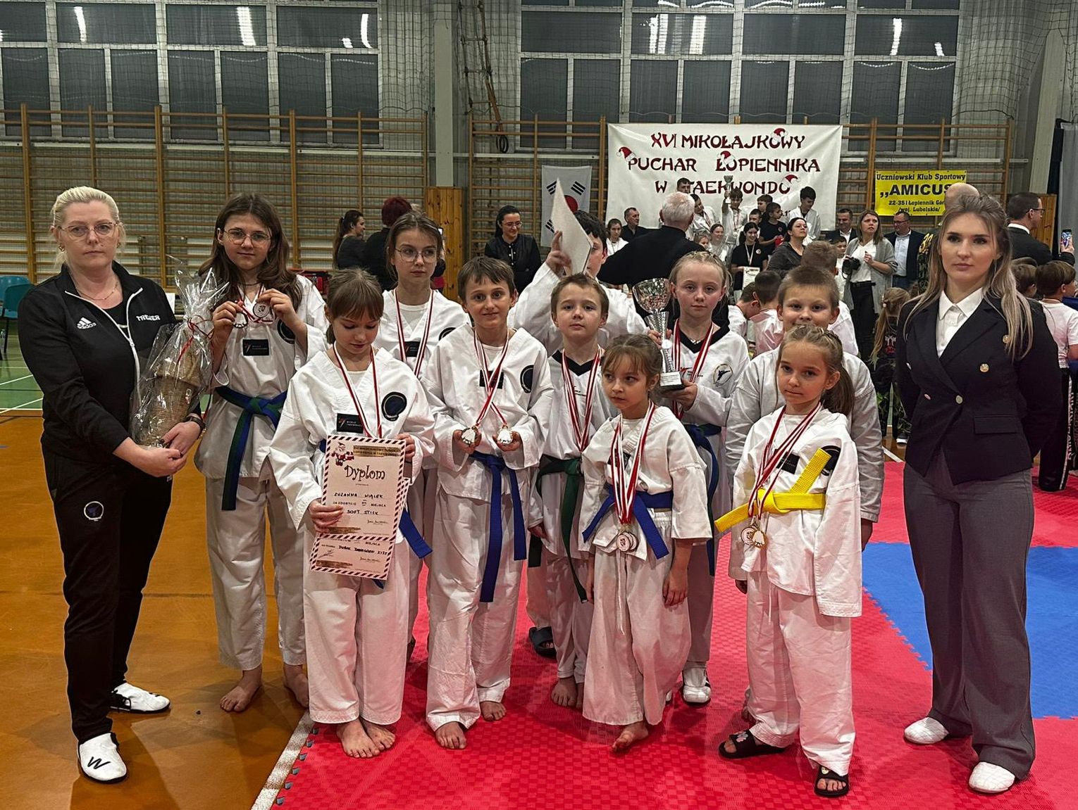 Wiadomości sportowe - góra medali zawodników UKS-u Songo