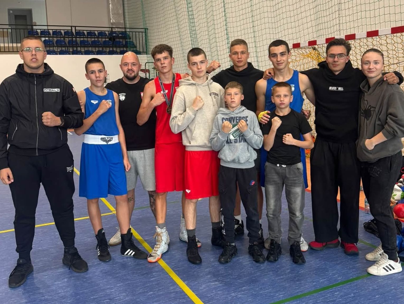 Wiadomości sportowe - medalowy początek sezonu pięściarzy Bastionu