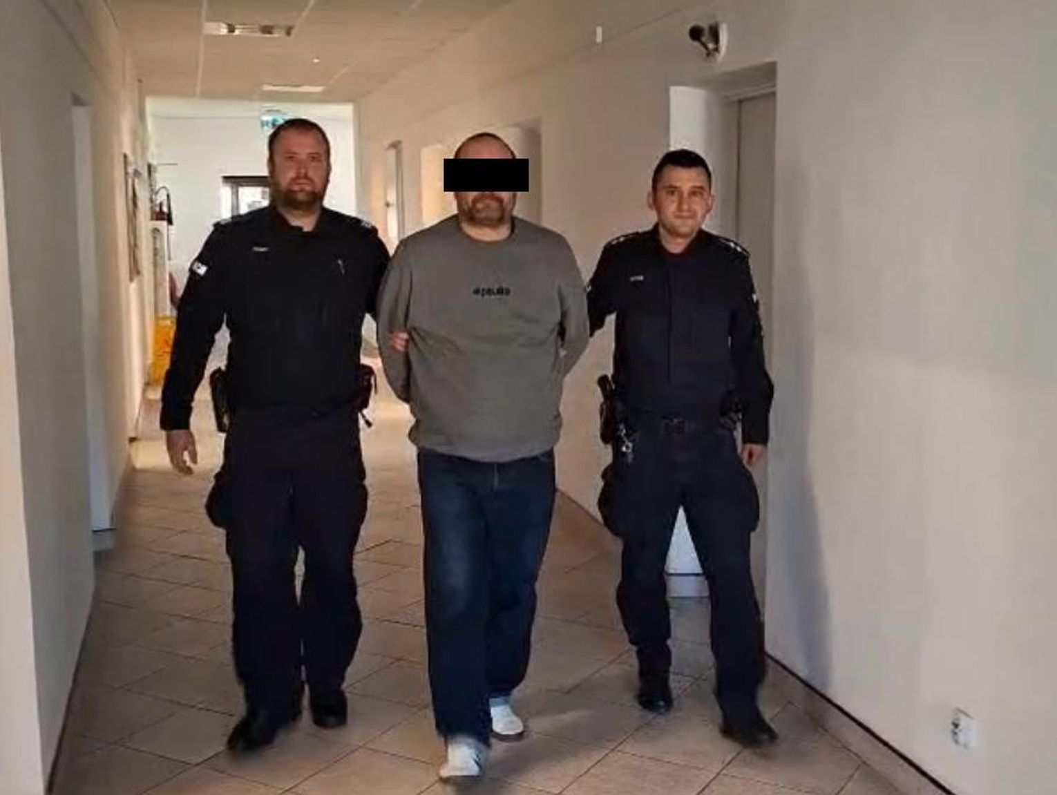 Włamywacz wpadł po 23 latach. Doprowadziły do niego ślady sprzed lat [FILM]