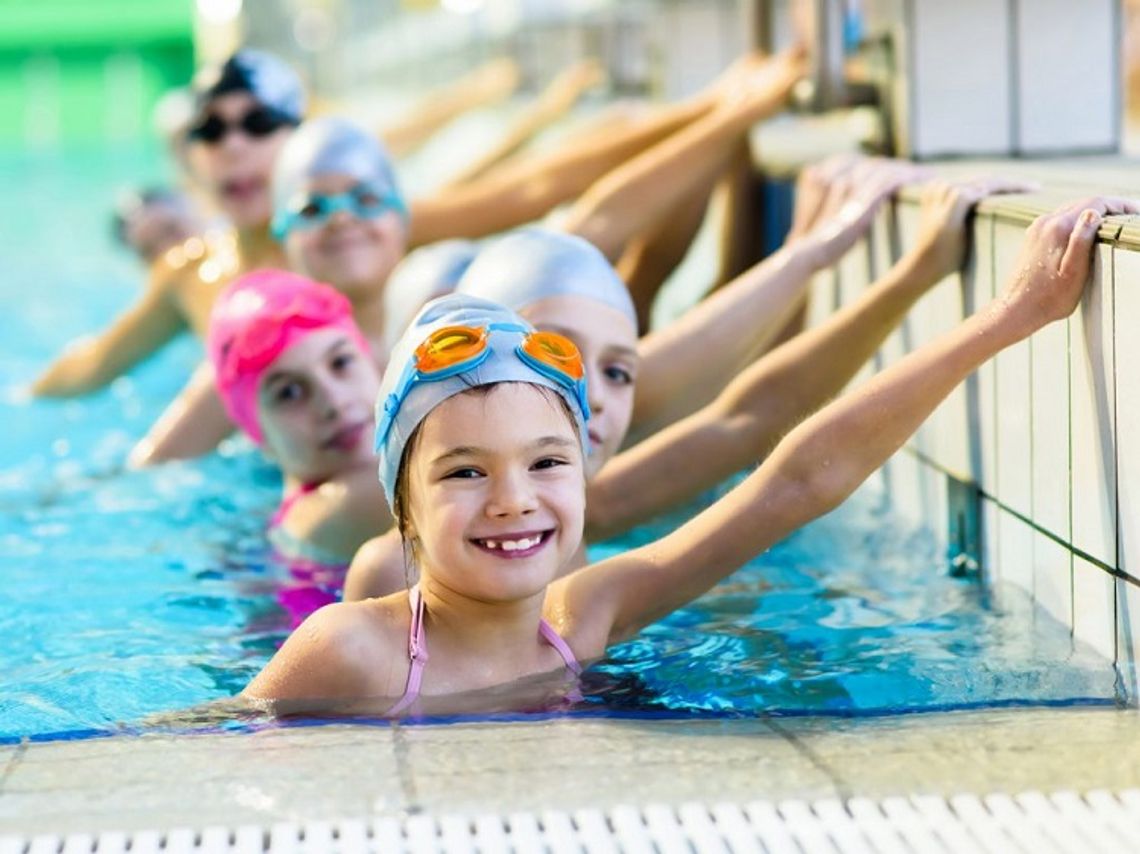 1300 dzieci bezpłatnie skorzysta z nauki pływania. Włodawski MOSiR otrzymał rekordowe dofinansowanie