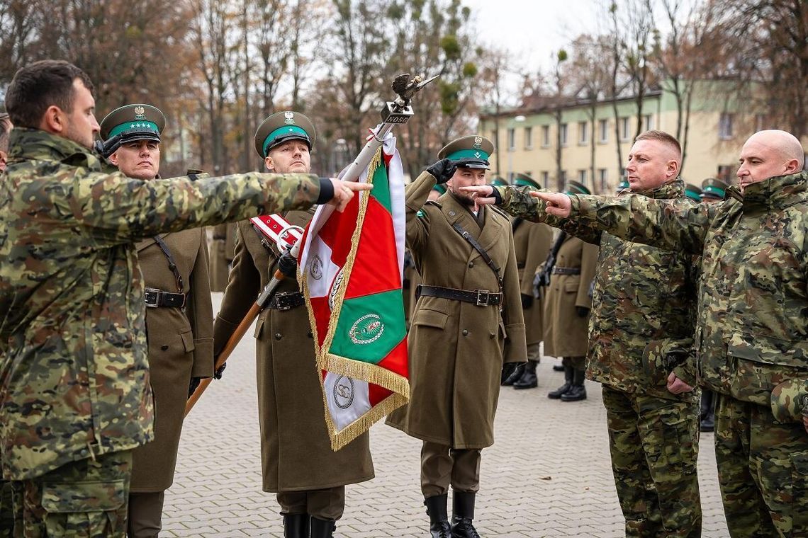 Awanse, medale i odznaki. Ślubowanie nowych funkcjonariuszy NOSG [ZDJĘCIA, FILM]