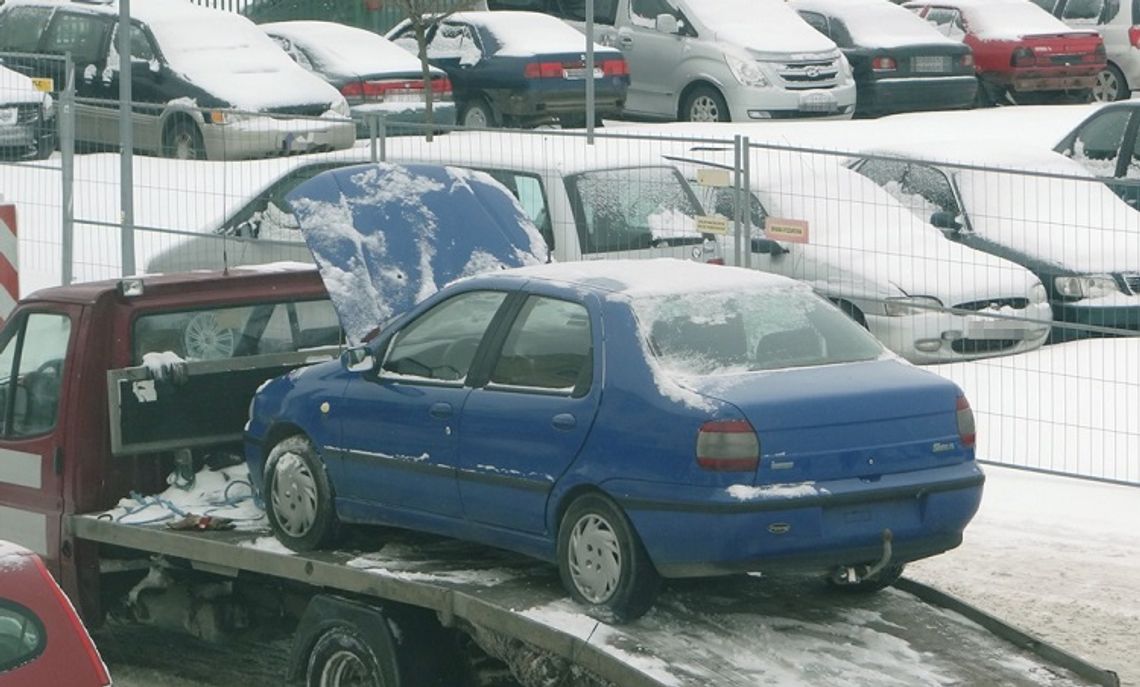 Celnicy podarowali szkole samochód!