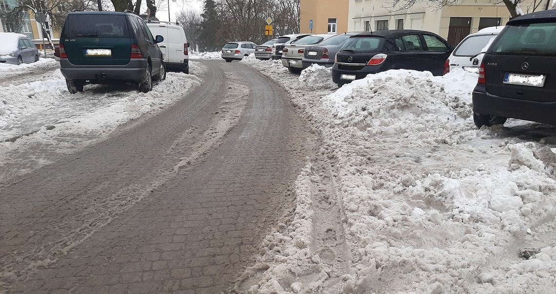 Chełm: Mieszkańcy skarżą się na zalegający śnieg