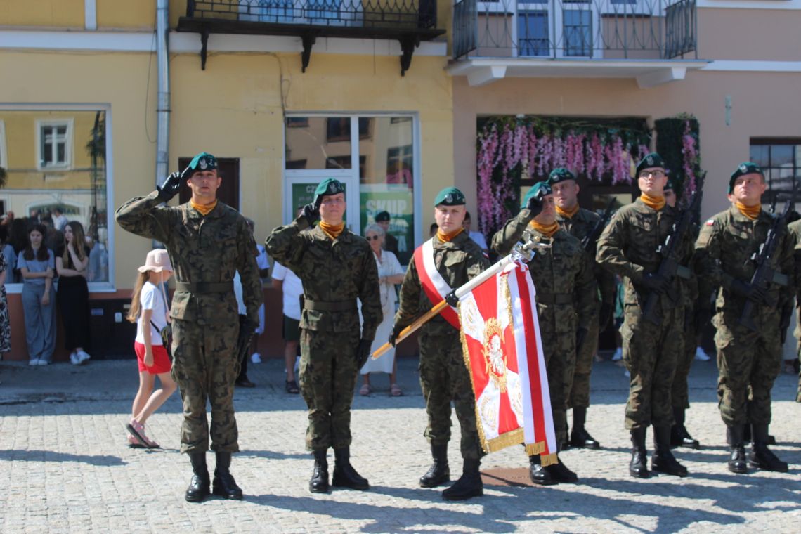 Chełm na biało-czerwono: obchody Święta Wojska Polskiego.