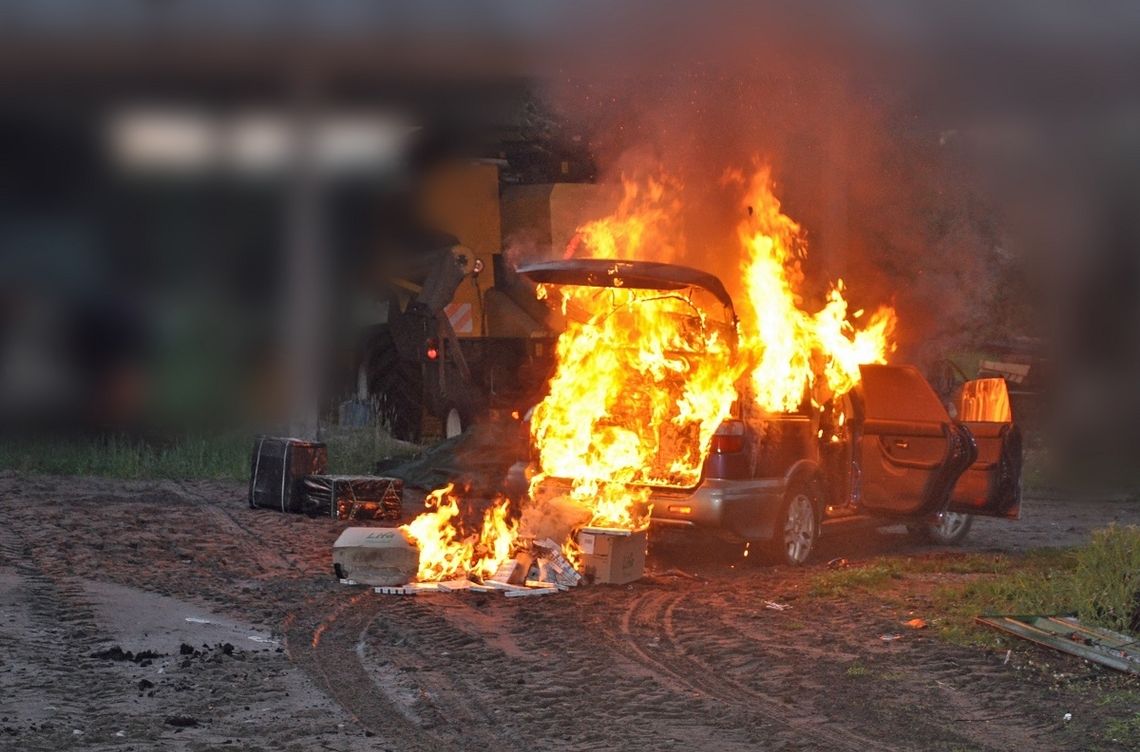 Chełm: Podpalili samochód pełen papierosów