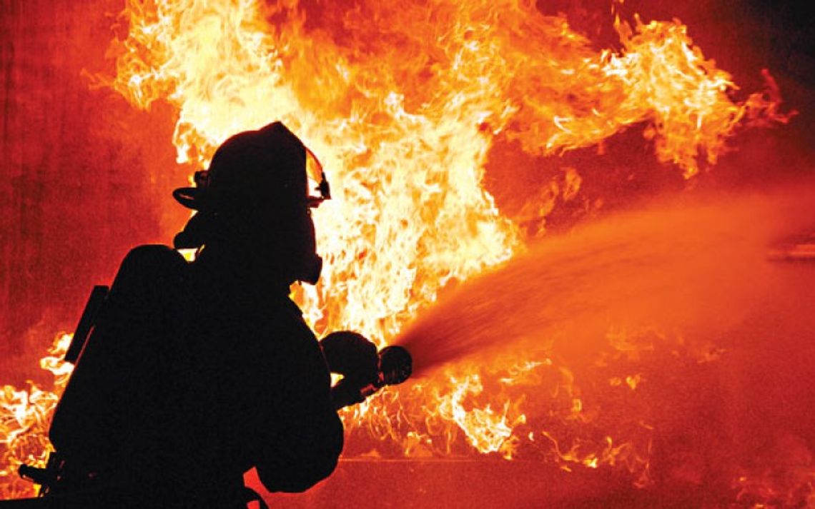 Chełm: Ponad 20 strażaków gasiło pożar domu w Janowie