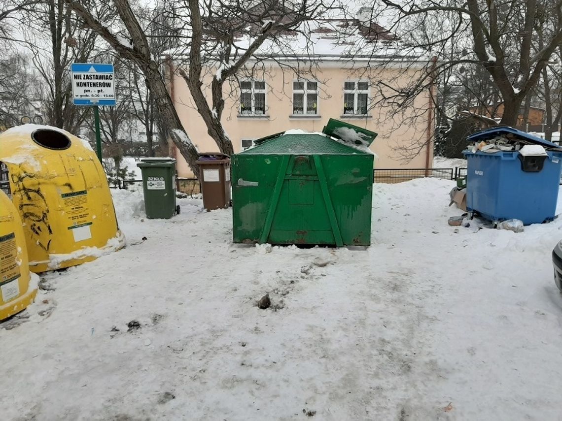 Chełm: Śnieg utrudnia odbiór śmieci i dojazd do kontenerów