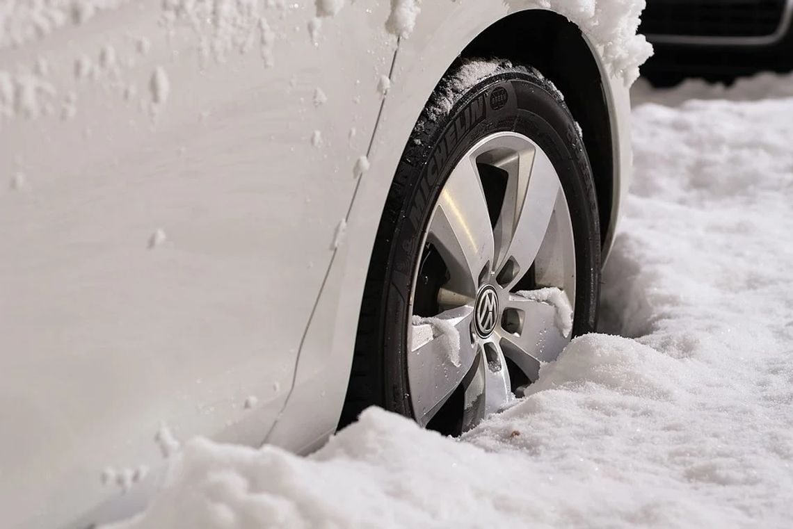 Chełm: Zima utrudnia kierowcom parkowanie w mieście