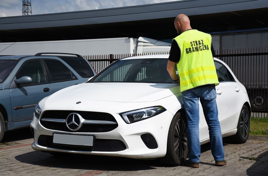 Dorohusk: Mercedes zatrzymany podczas kontroli granicznej