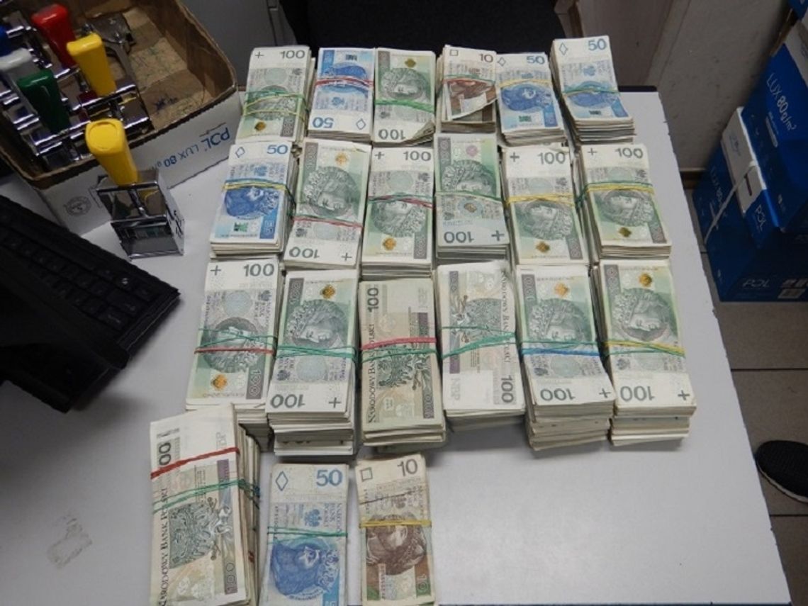 Dorohusk: W bagażniku przewoził prawie milion złotych w gotówce