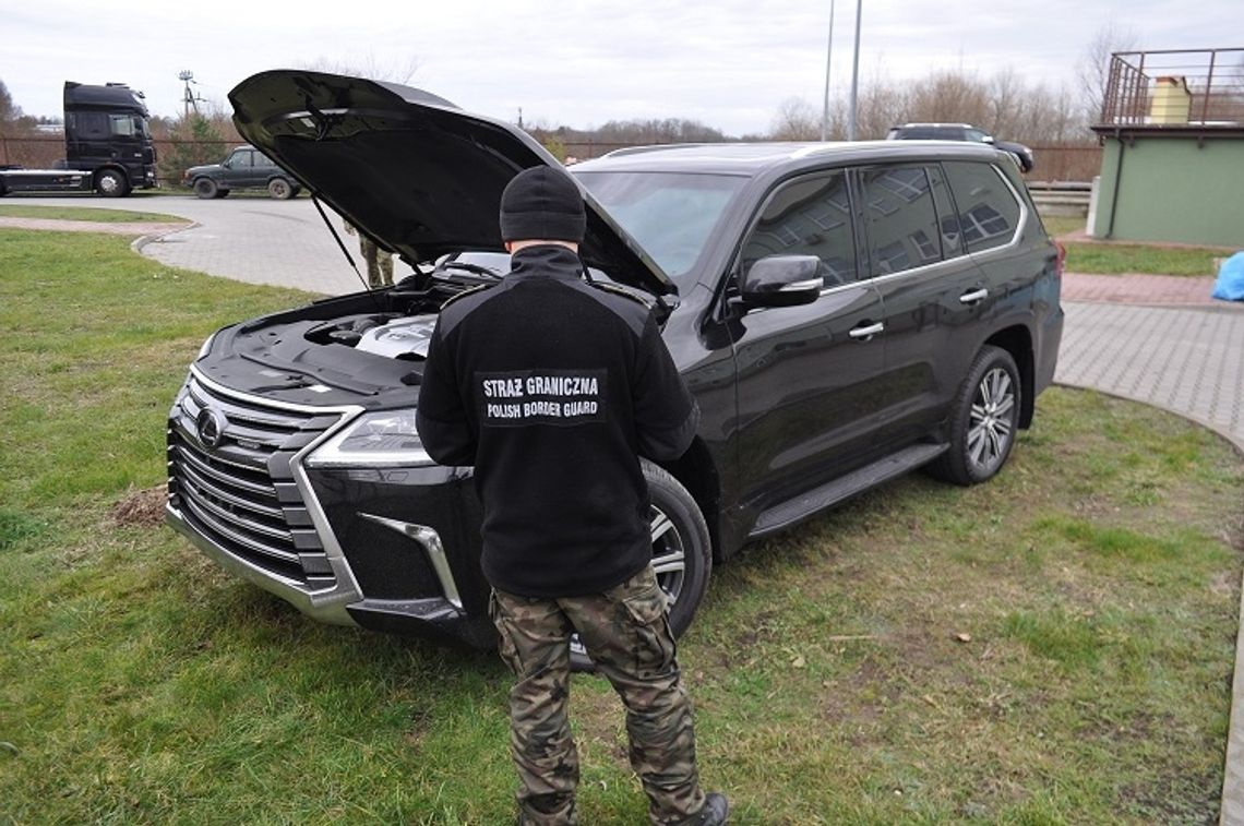 Funkcjonariusze NOSG odzyskali skradzionego w Rosji Lexusa