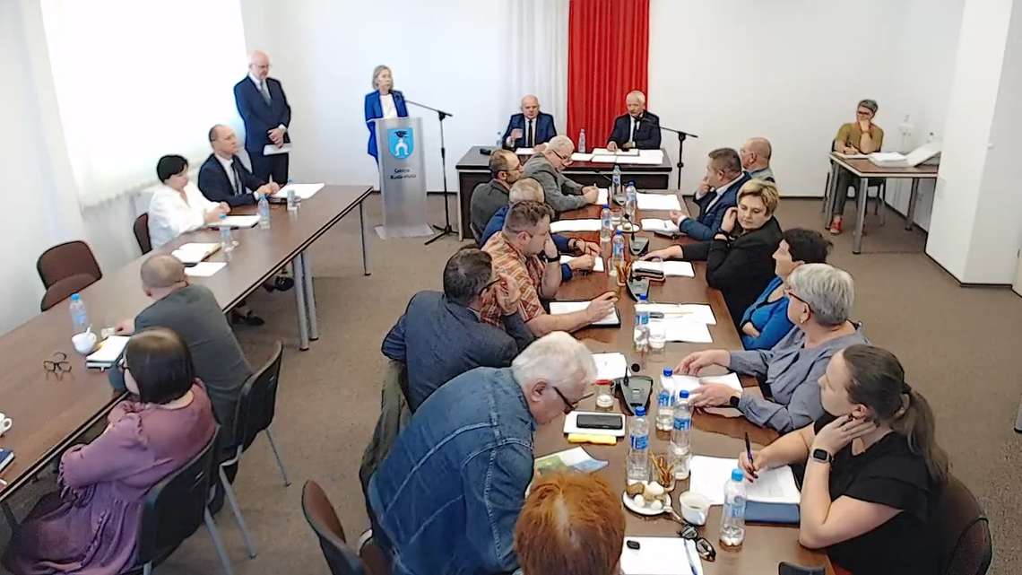 Gm. Ruda-Huta. Uczniowie nie mają łatwego życia. Aby zdążyć do szkoły, muszą wstać skoro świt