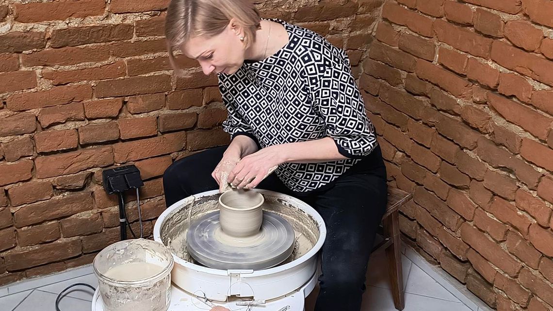 Gm. Wojsławice. Tam, gdzie dłoń dotyka gliny. Niezwykła piwnica Sylwii Jasiuk.