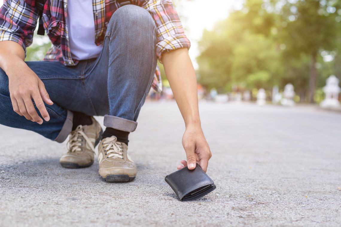 Gm. Wyryki. Znaleziony portfel z kasą i dokumentami oddał policjantom Gm. Wyryki. Znaleziony portfel z kasą i dokumentami oddał policjantom