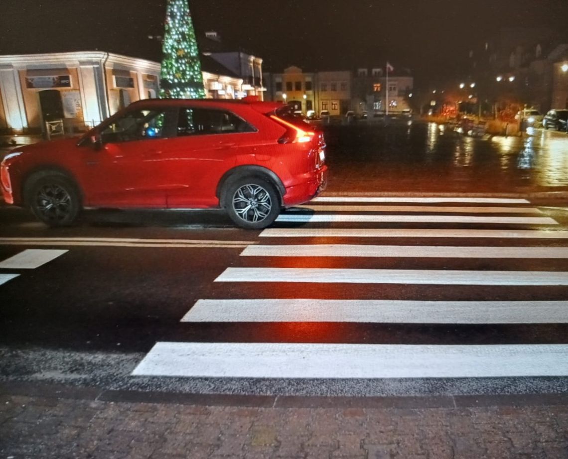 Groźne zdarzenie na ulicy we Włodawie. 43-latka trafiła do szpitala