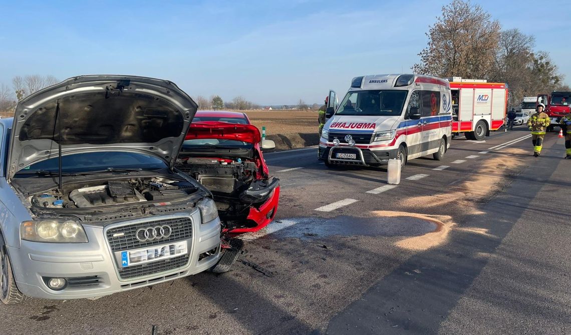 Kolejny zderzenie w Zakręciu. Dzieci w rozbitych autach Kolejny zderzenie w Zakręciu. Dzieci w rozbitych autach