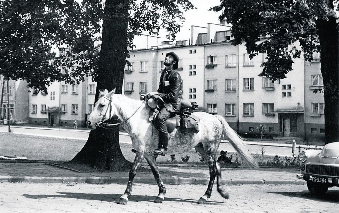 Kroniki miasta. 2000 km w siodle. Włodzimierz "Wowa" Brodecki przemierzał kraj śladami 1. Warszawskiej Samodzielnej Brygady Kawalerii. Kroniki miasta. 2000 km w siodle. Włodzimierz "Wowa" Brodecki przemierzał kraj śladami 1. Warszawskiej Samodzielnej Brygady Kawalerii.