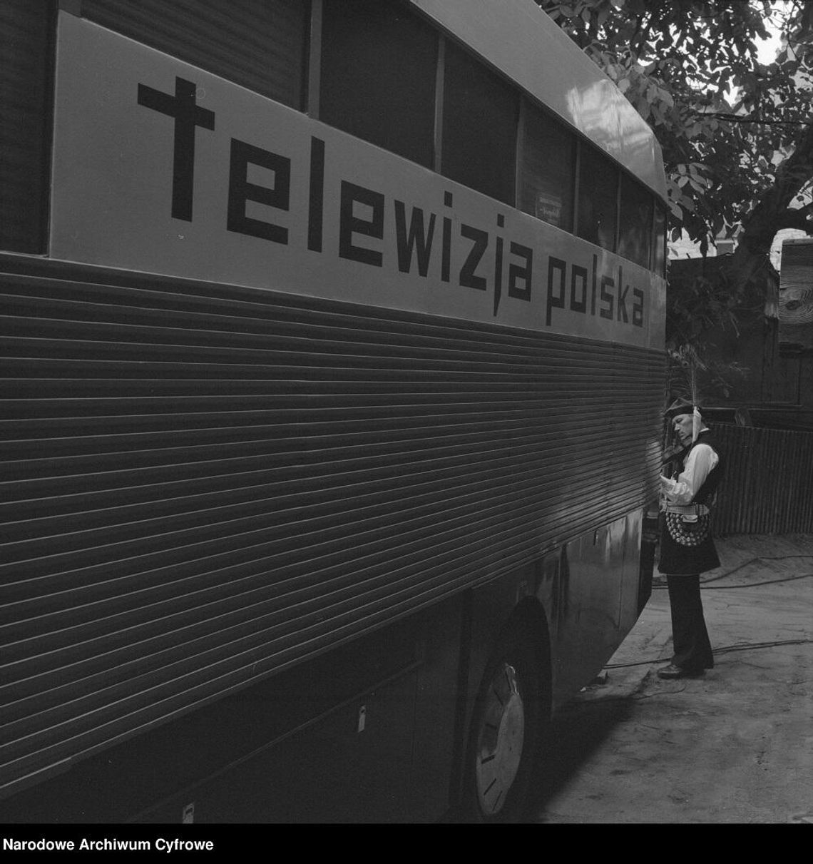 Kroniki miasta. Chełmianie w telewizji. Magazyn "Kraj" z 1970 roku Zdjęcie ilustracyjne