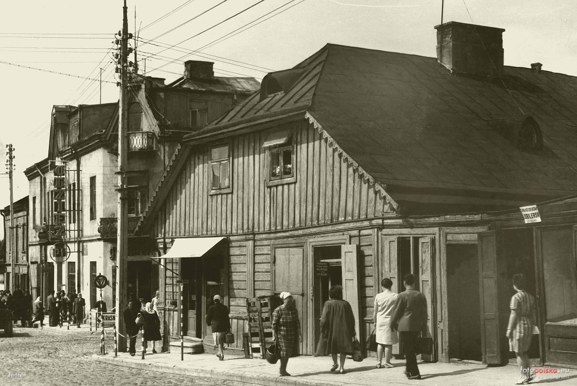 1965 , Chełm - Ulica Lwowska. Skrzyżowanie z ul. Reformacką.