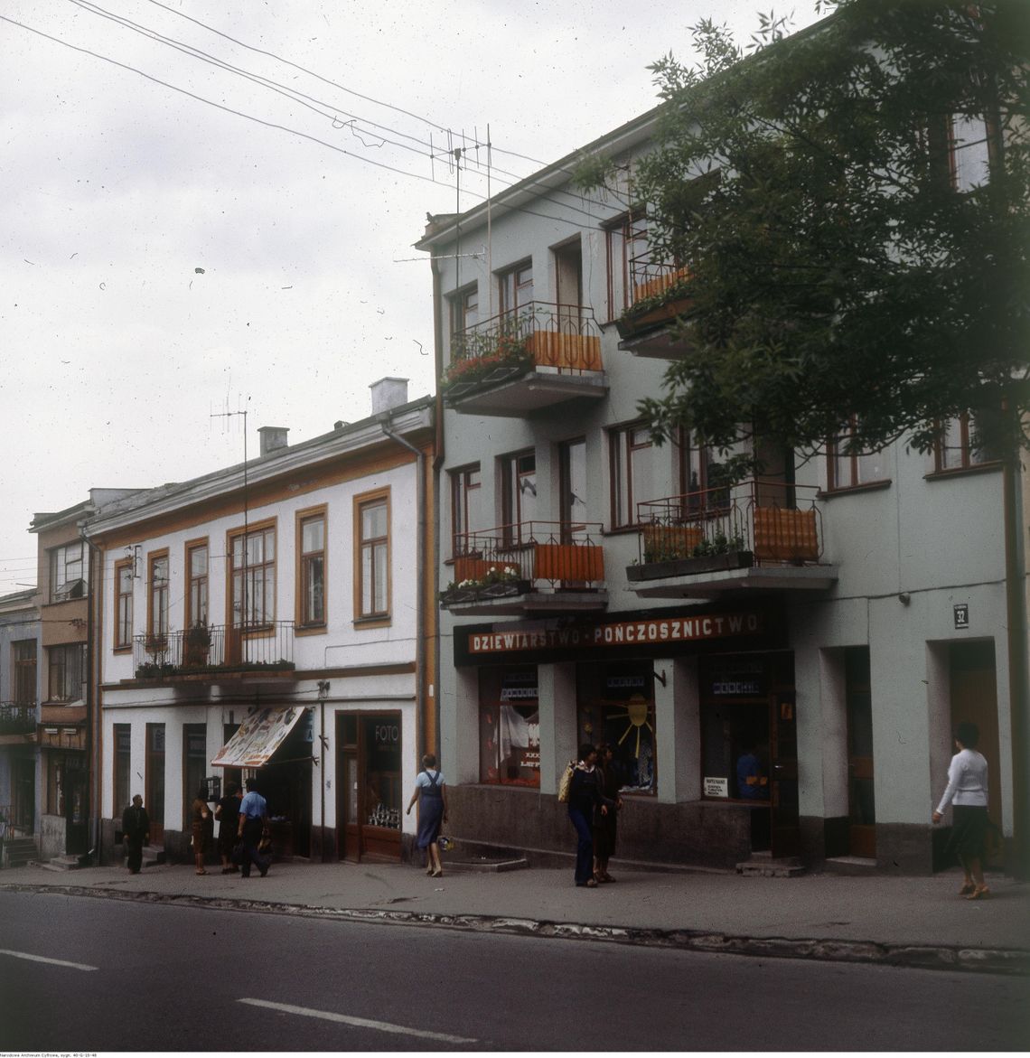 Kroniki miasta. Coraz więcej telewizorów w Chełmie. W sklepach spodnie tylko w dużych rozmiarach - handlowe ciekawostki z 1970 roku