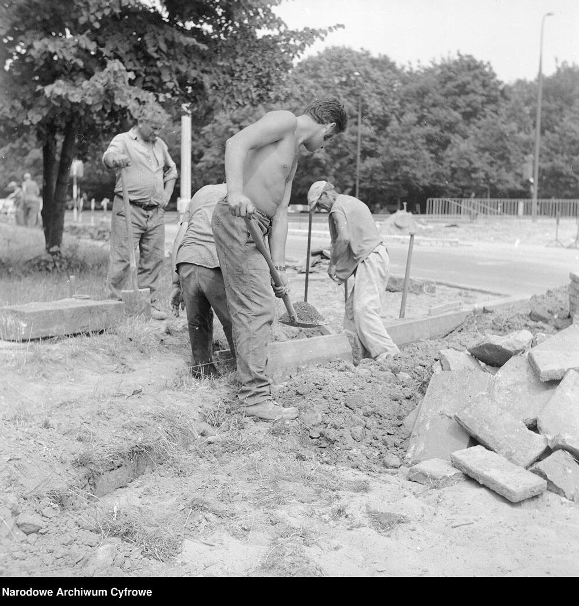 Zdjęcie ilustracyjne/Budowa Trasy Łazienkowskiej w Warszawie, rok 1973