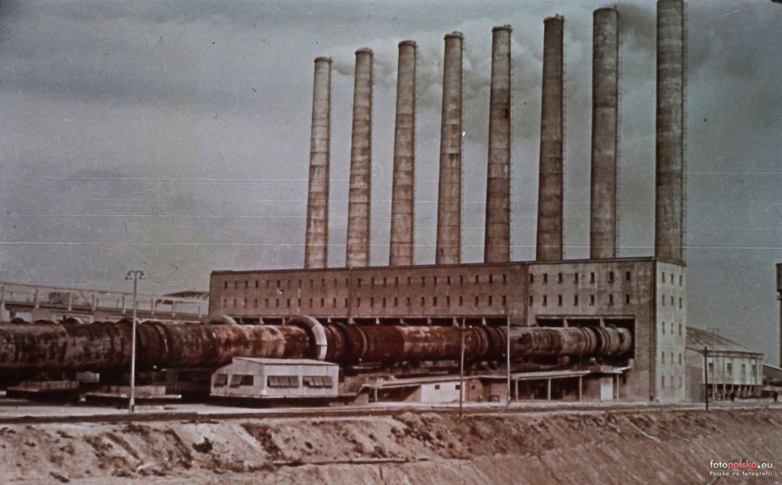 Kroniki miasta. Dwunasty piec chełmskiego kombinatu w 1971 roku Cementownia w Chełmie - Skan slajdu z serii " Nasza Ojczyzna - Na Wyżynach", lata 1968-1970